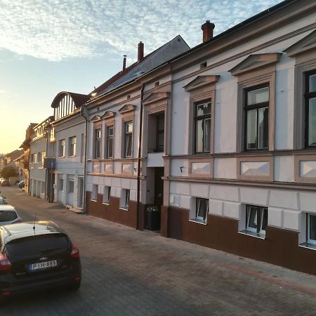 Aradi Apartman Печ Екстериор снимка