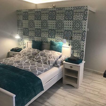 Aradi Apartman Печ Екстериор снимка