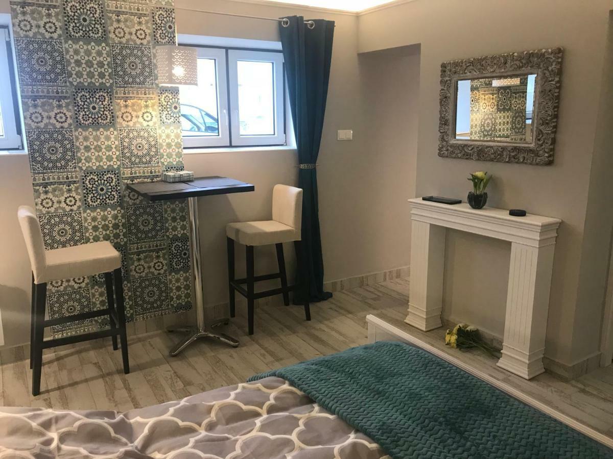 Aradi Apartman Печ Екстериор снимка